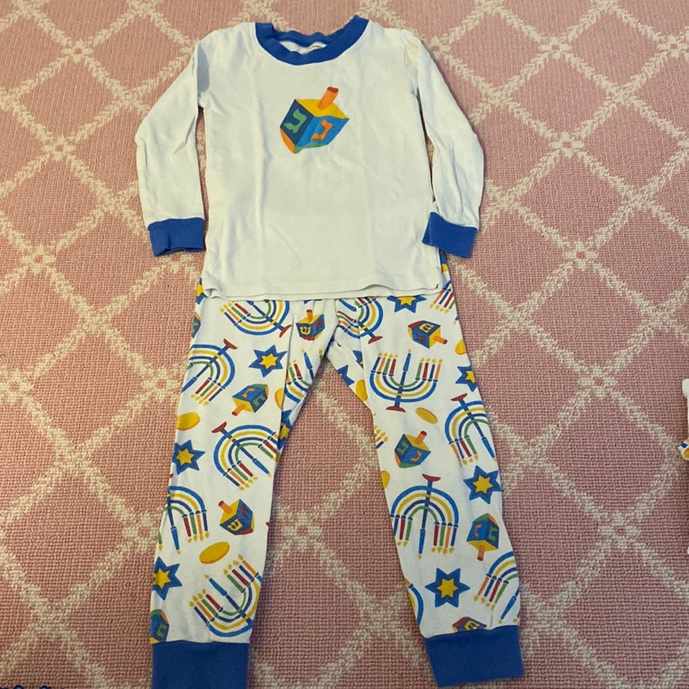 Sara’s Prints Hanukkah pajamas